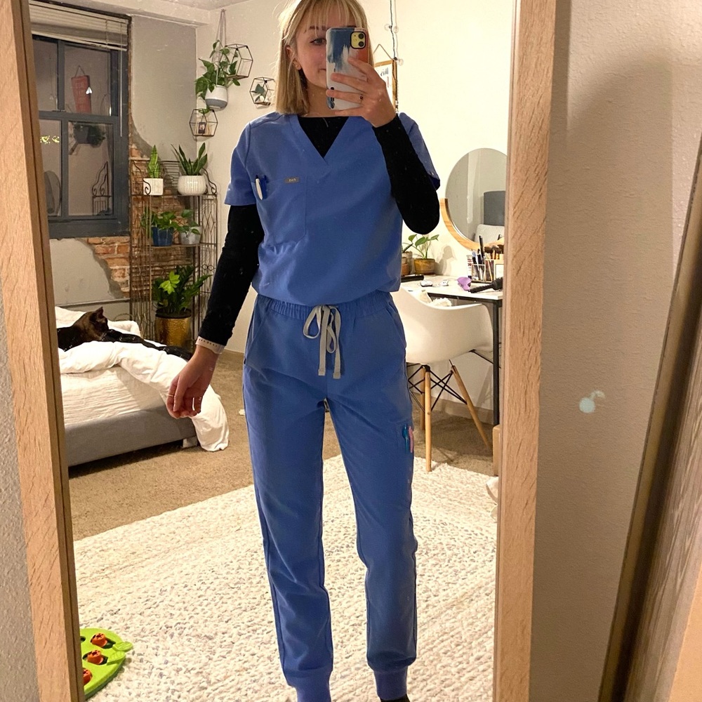 Figs Ceil Blue scrubs - XSP Zamora high waisted joggers & XS Catarina top